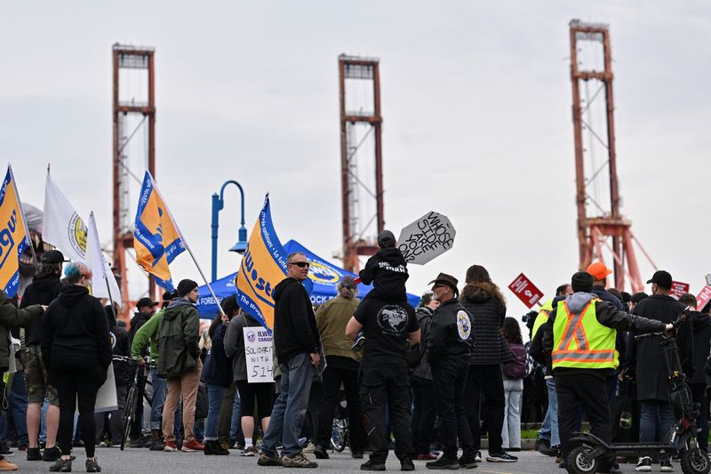 Canada labor minister to provide update on status of port disputes