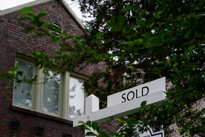 US existing home sales rebound in October