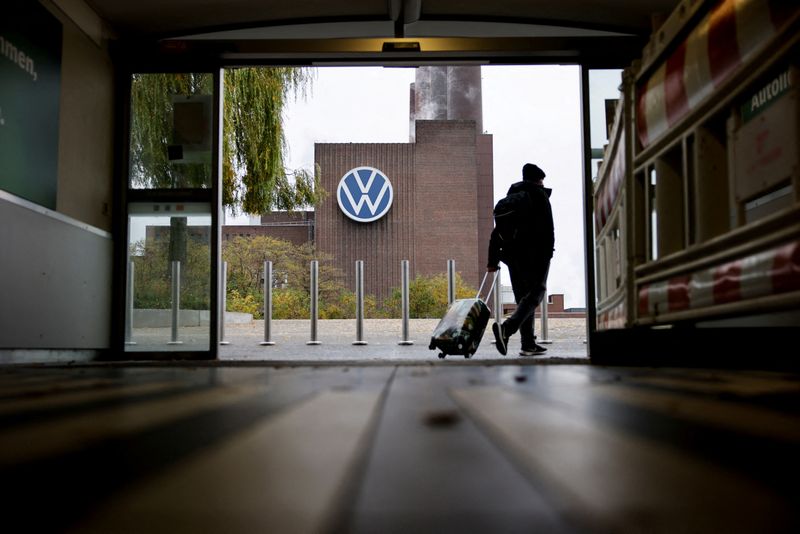 VW union calls for Dec 1 strikes as wage talks stutter