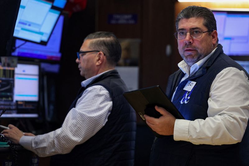 Wall Street stocks end higher on tech; markets analyze Trump's tariff threats, Fed minutes