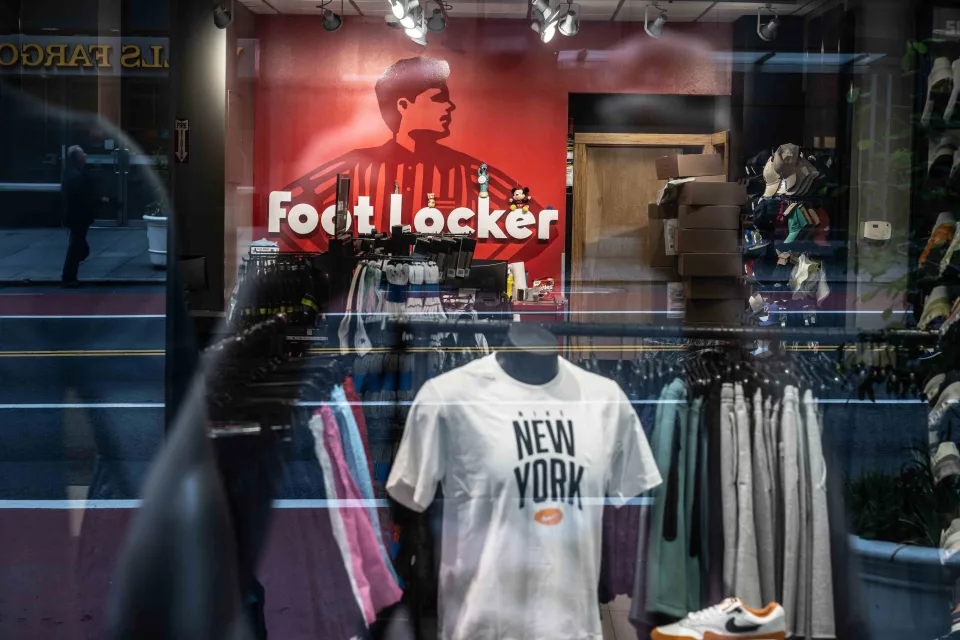 Foot Locker Stock Stumbles on Surprise Loss, Slashed Guidance