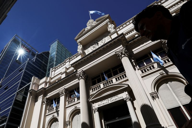 Argentina central bank cuts benchmark interest rate to 32%