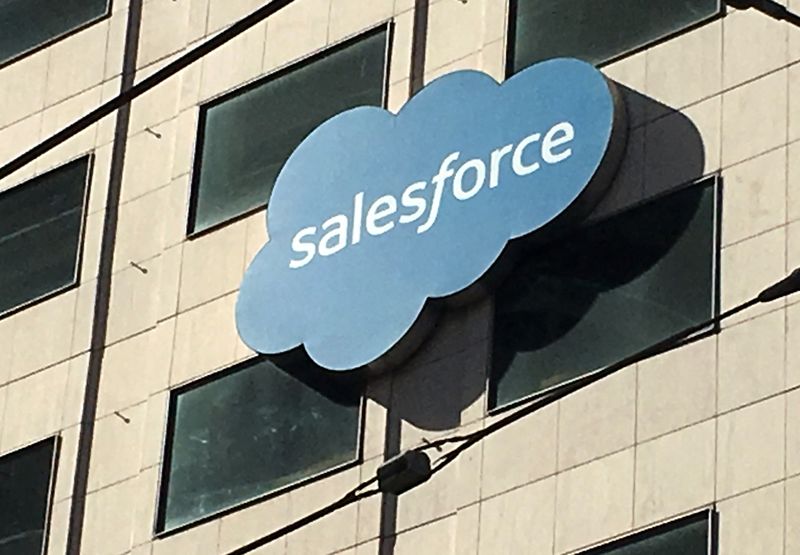 Salesforce closes 1,000 paid 'Agentforce' deals, looks to robot future