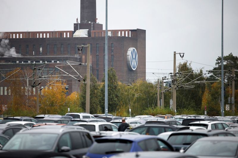 VW managers to get 10% pay cut in plan to slash bonuses, German newspaper reports