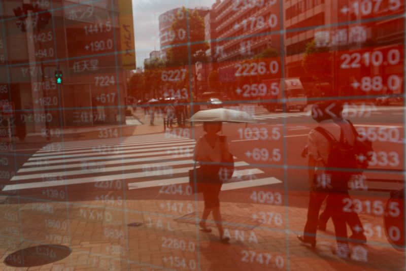 Asian stocks meander, yen at 5-month low in thin year-end trading