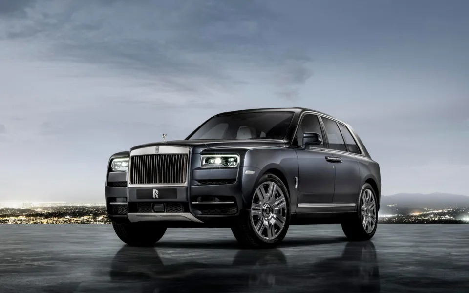 Rolls-Royce Motors to invest £300m in UK as mass market carmakers retreat