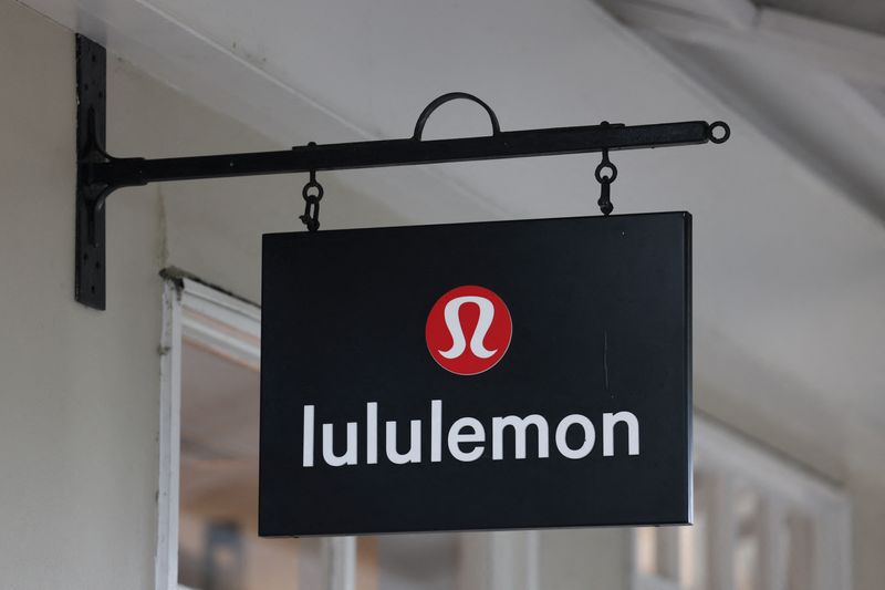 Lululemon, American Eagle log strong sales in discount-heavy holiday season