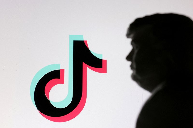 Trump signs TikTok order delaying ban of app