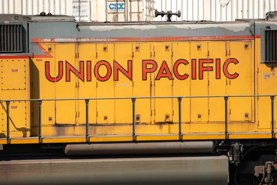 Top Stock Movers Now: Union Pacific, Alaska Air Group, American Airlines, and More