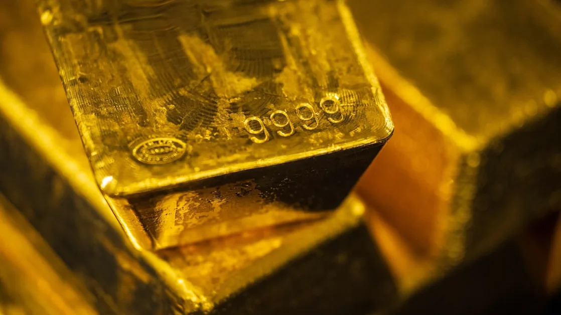 Gold Holds Gain as Markets Weigh Trade War, US Recession Risks